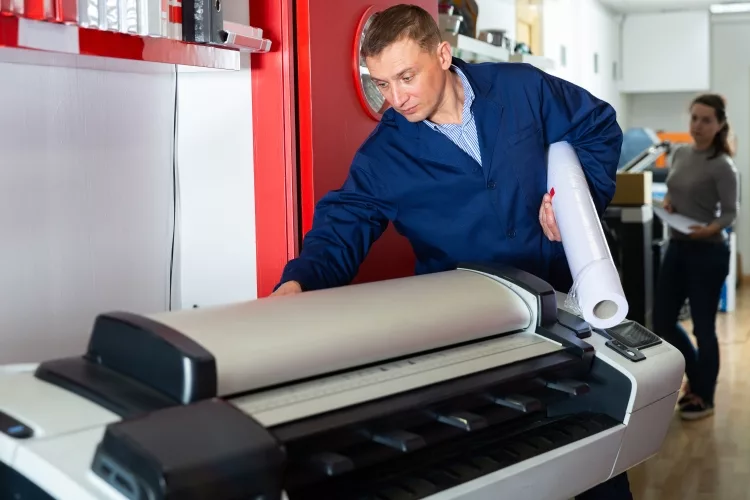 How do you change a laminator roll?